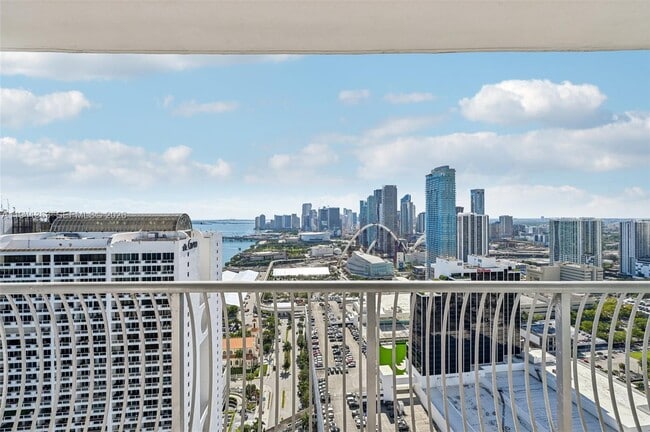 Building Photo - 1750 N Bayshore Dr