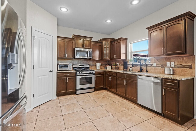 Building Photo - 14605 Christian Castle