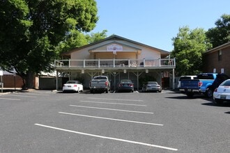 Building Photo - Efficiency Apartment Close to AU Campus