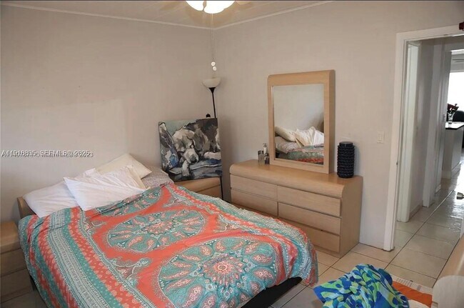 Building Photo - 815 SW 10th Terrace