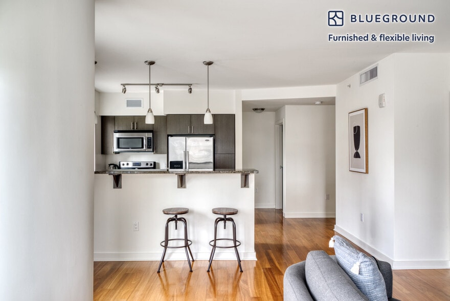 Building Photo - 10301 NE 10th St