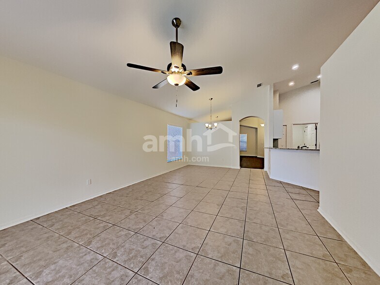 Building Photo - 992 Stanvoy St