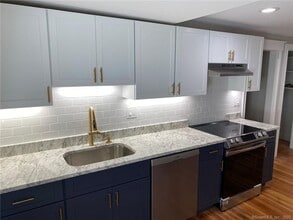 Building Photo - 223 Park Rd