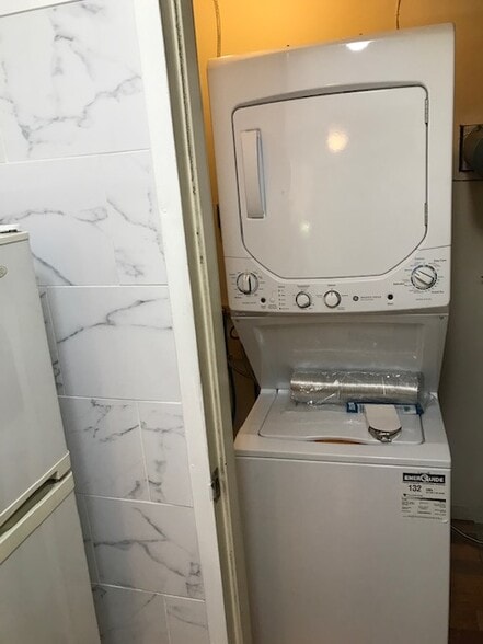 WASHER DRYER - 226 Catharine St