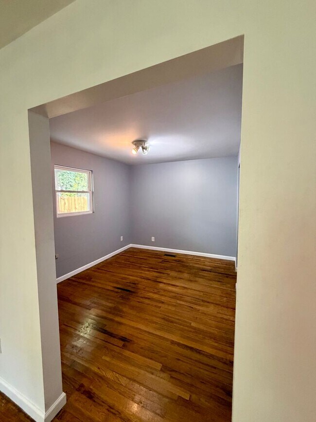 Building Photo - Charming 3-Bedroom Home with Updated Kitch...