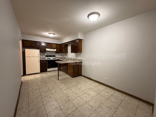 Building Photo - 525 N Highview Ave