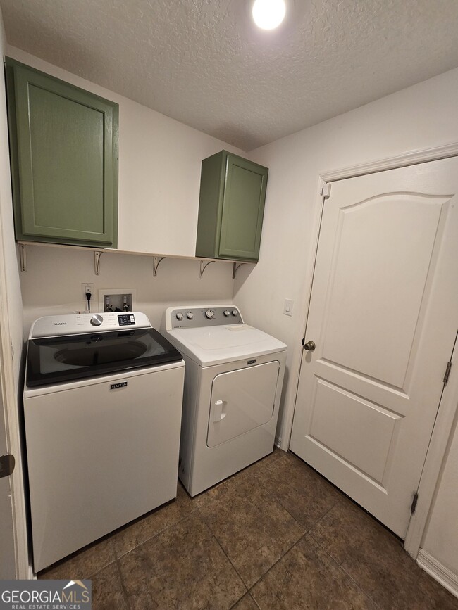 Building Photo - 127 Cedar Cir Dr