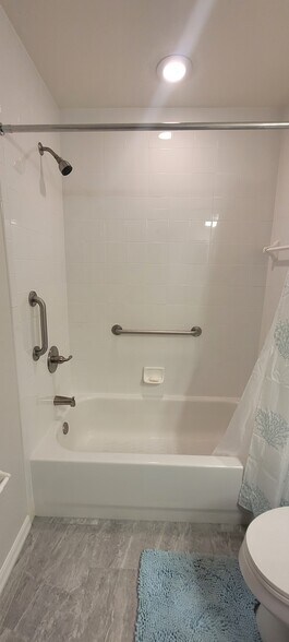 Guest bath - 1457 San Cristobal Ave