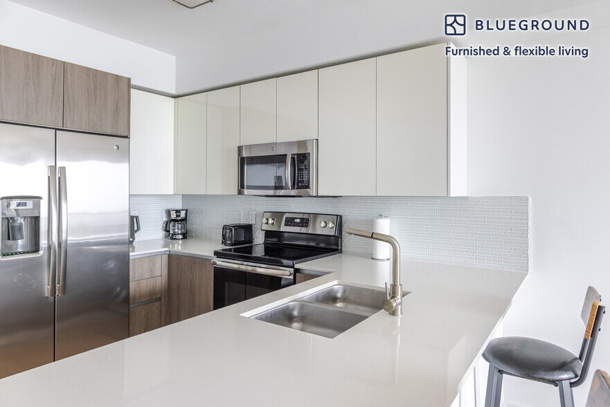 Building Photo - 1501 SW 37th Ave