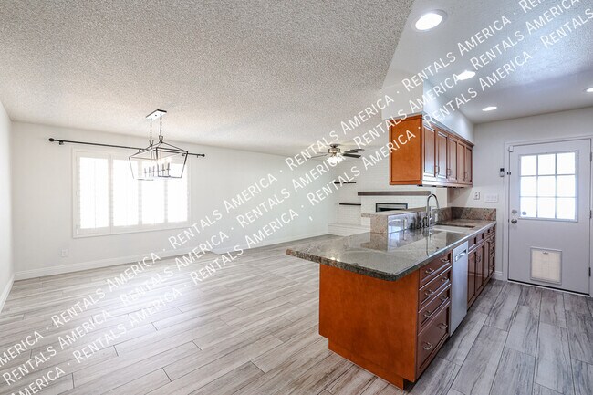 Building Photo - 10534 E Mercer Ln