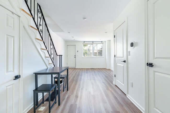 Building Photo - 2112 Sigel St