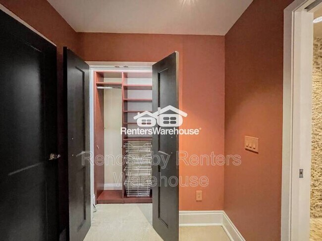 Building Photo - 219 Granby St