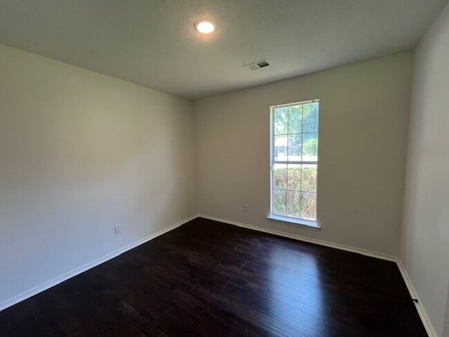 Building Photo - Renovated 3 Bedroom 2 Bath Home for Rent!