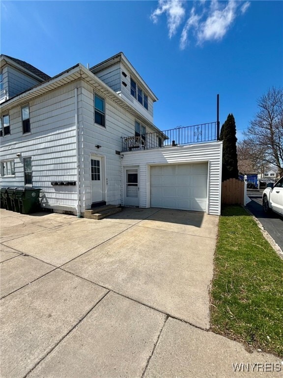 Building Photo - 90 Laverack Ave