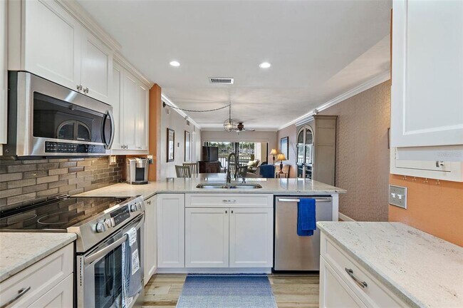 Building Photo - 6277 Bahia Del Mar Blvd S