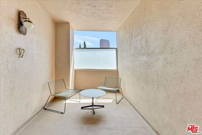 Building Photo - 210 S Hamilton Dr