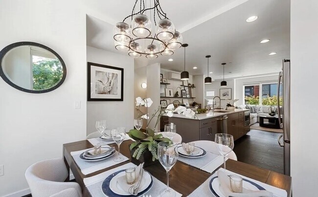 Building Photo - 4bd/3.5ba Seattle Condo