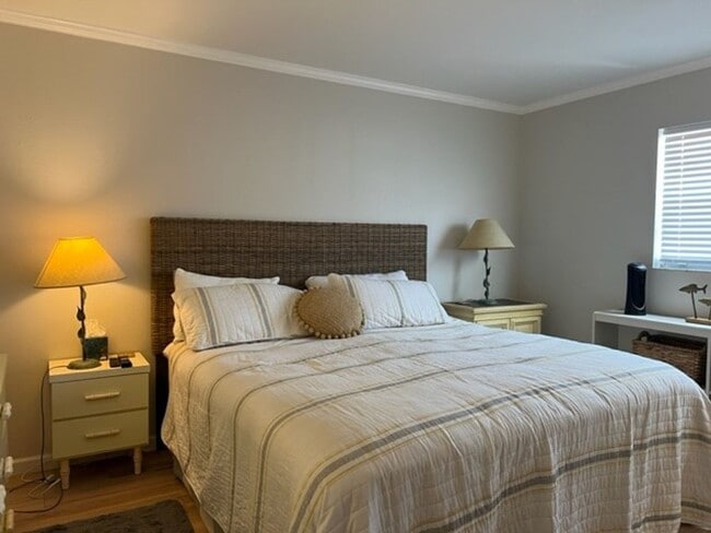 Building Photo - 1BR/1BA Newly Renovated Canal front Condo on Venice Island