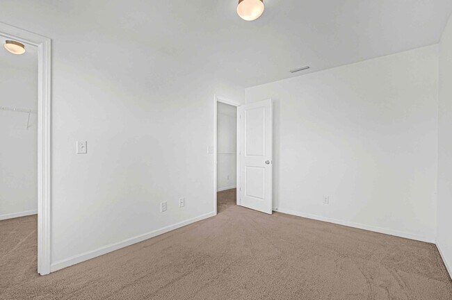 Building Photo - 112 Davenport Dr