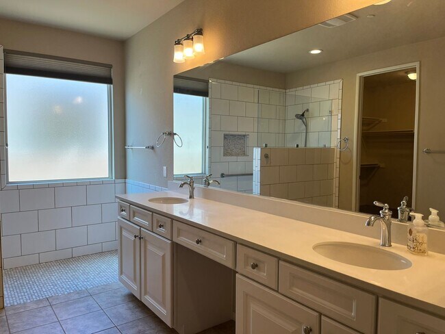 Building Photo - 3 bedroom 2 bathroom Home available in 55+...