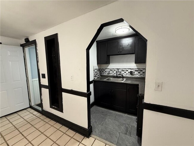 Building Photo - 121 Central Ave