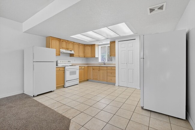 Building Photo - HUGE 6 bed 3 bath Home in Pocatello