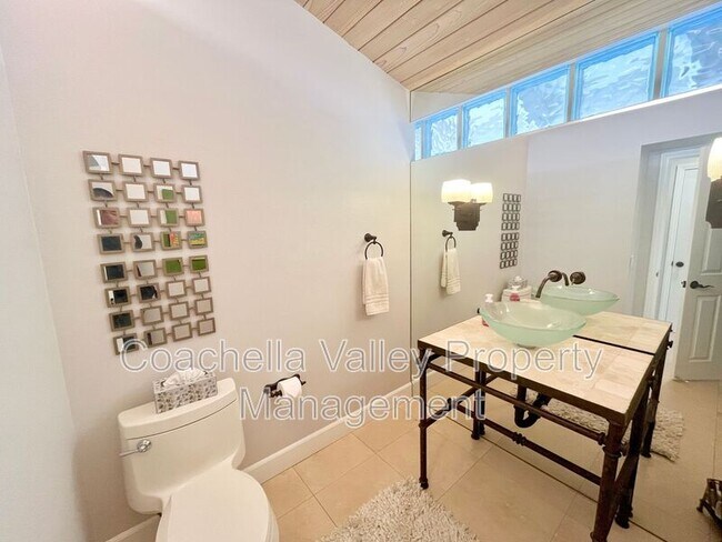 Building Photo - 48550 Valley View Dr