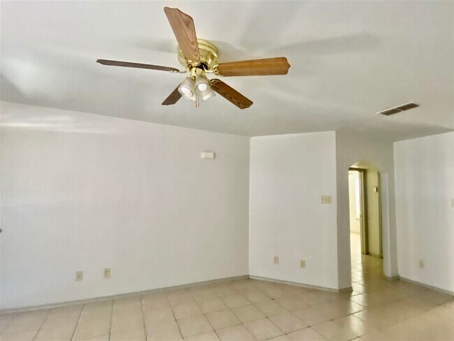 Building Photo - 507 Shiloh Dr