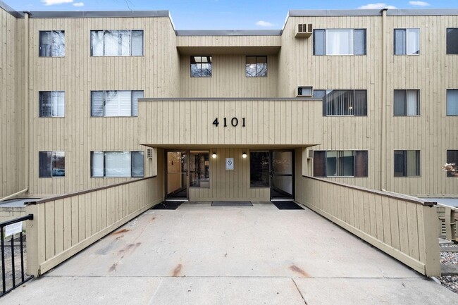 Building Photo - 4101 Parklawn Ave