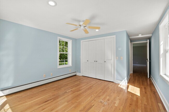 Building Photo - 26 Great Hillwood Rd