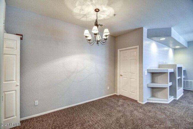 Building Photo - Charming 2-bedroom 2-bath townhome in Chan...