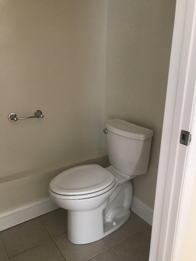 Building Photo - 1529 Thomas Ave