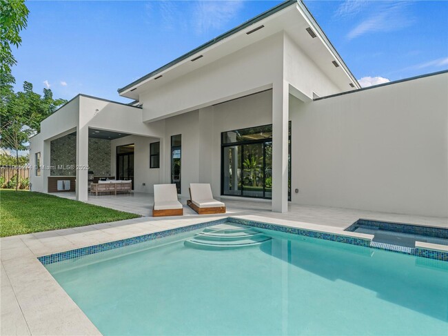 Building Photo - 543 NE 109th St