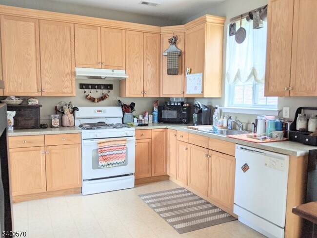 Building Photo - 282 Winding Hill Dr