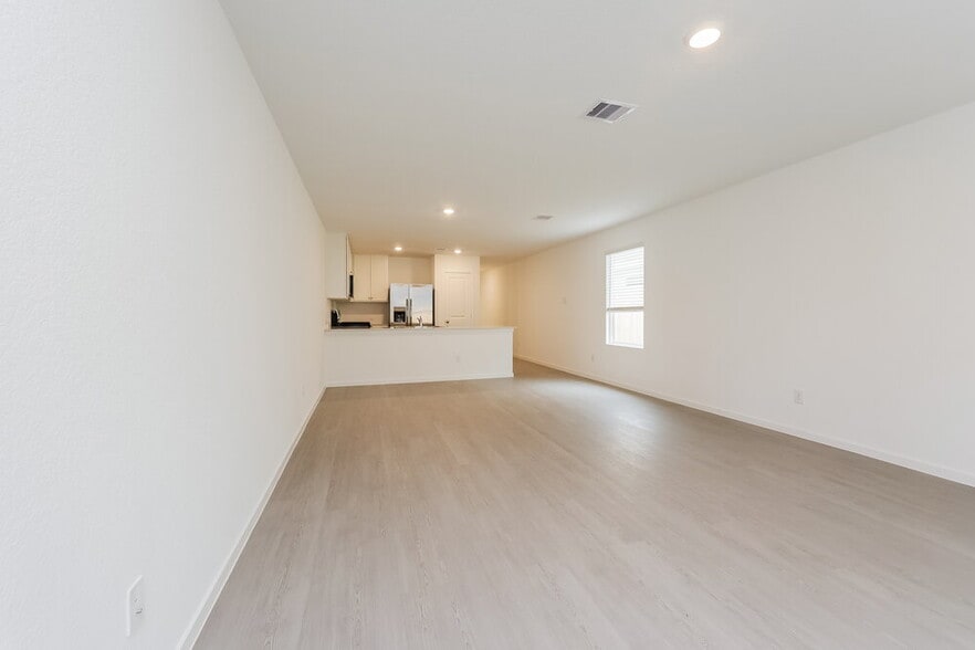 Building Photo - 325 Woodland Hills Dr