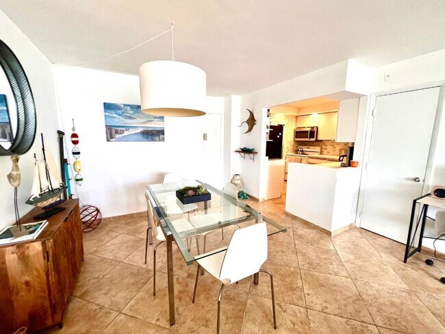 Building Photo - 305 N Pompano Beach Blvd