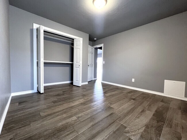 Building Photo - Spacious Modern Living