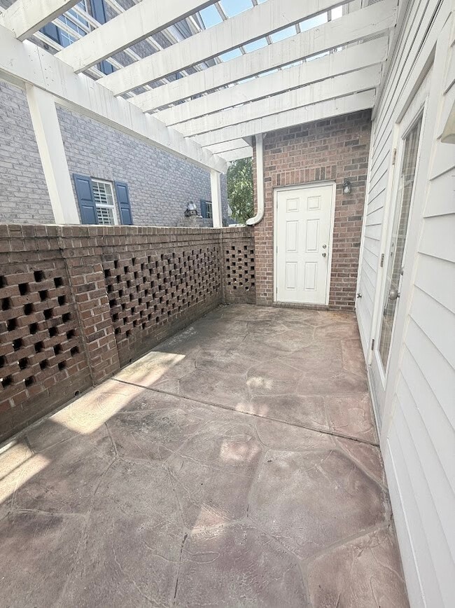 Building Photo - 951 Hendrick Ave