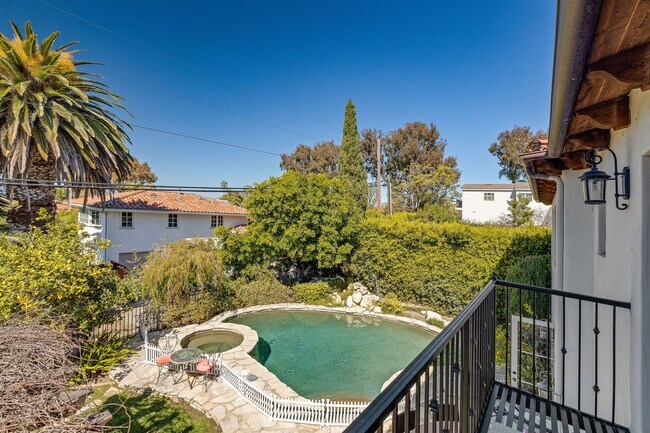 Building Photo - 1809 Palos Verdes Dr W