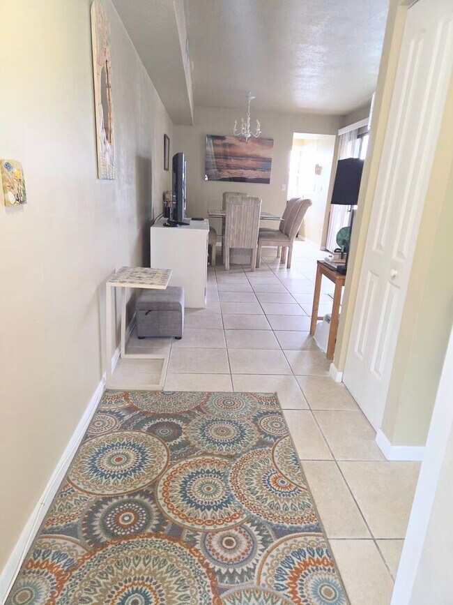 Building Photo - Fully furnished Lake View Condo in Gated Community