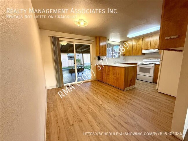 Building Photo - 1617 S Michigan Ave