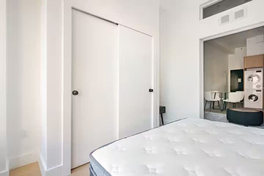 Building Photo - 19 St Marks Pl