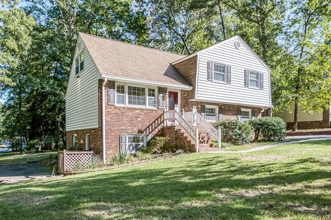 Primary Photo - Generously Sized Midlothian Home Move In R...