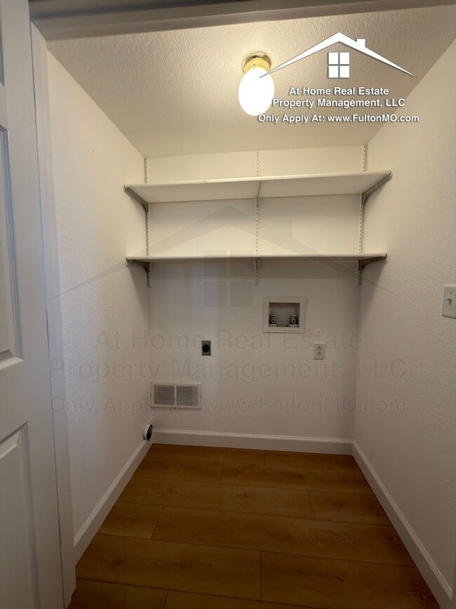 Building Photo - Greystone Court 1011-1013 Duplex