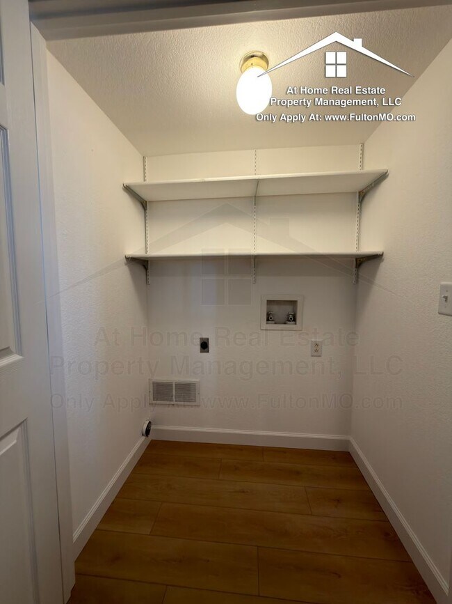 Building Photo - Greystone Court Duplex 1011-1013