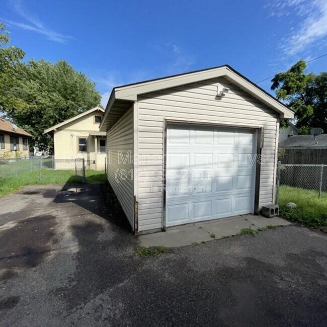 Building Photo - 1801 N Thomas Ave