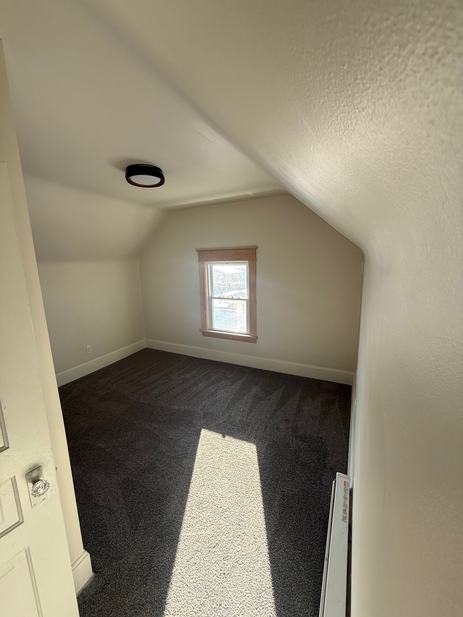 Building Photo - 664 Aurora Ave