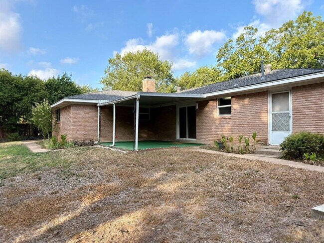 Building Photo - 11401 Indianhead Dr