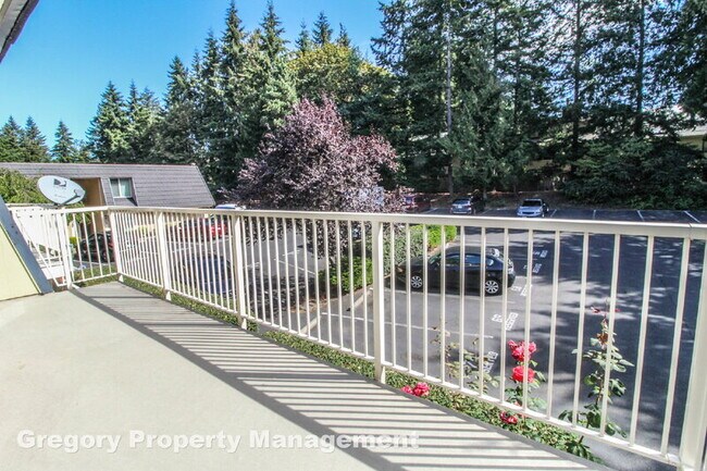 Building Photo - 9907 NE 124th St