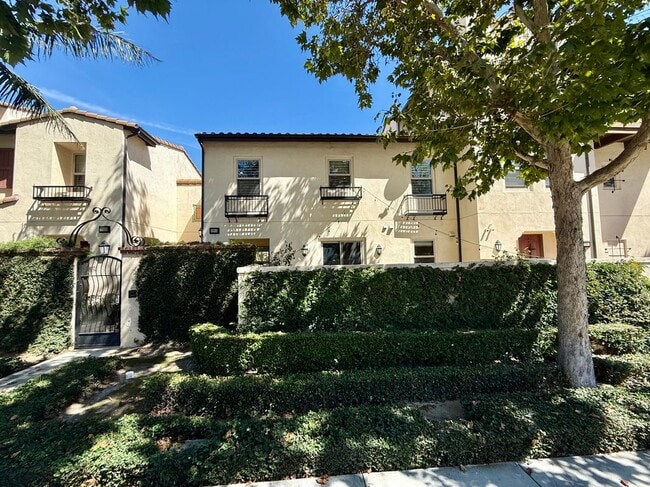 Building Photo - 2903 W Edinger Ave